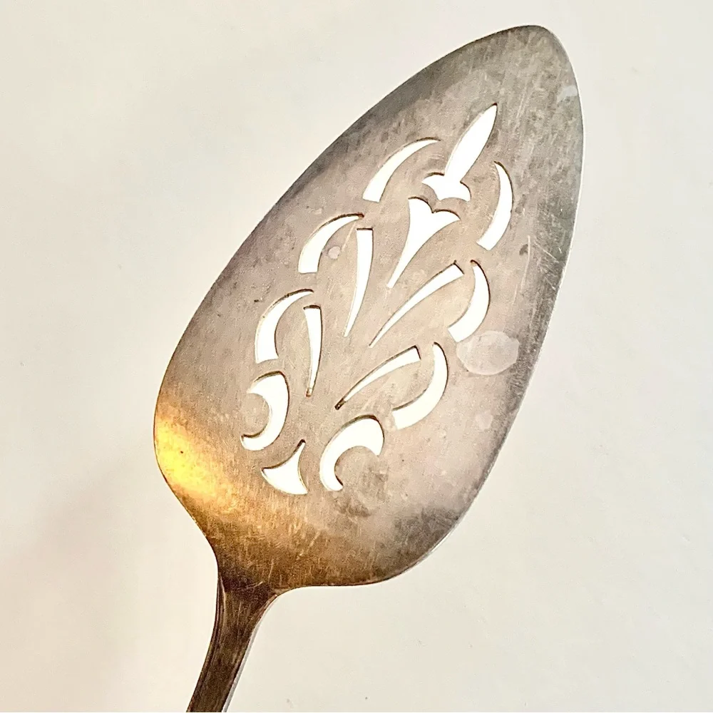 Rogers Bros Daybreak Elegant Lady Silverplate Cake Server International Silver